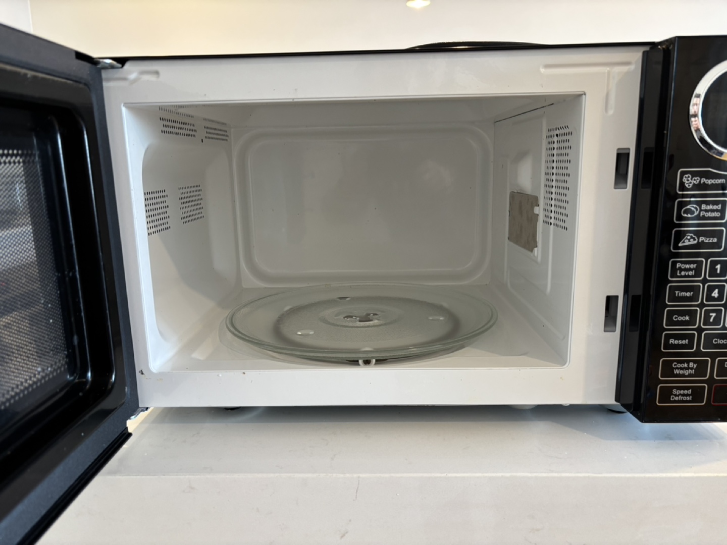 RCA Microwave - Black - photo 2