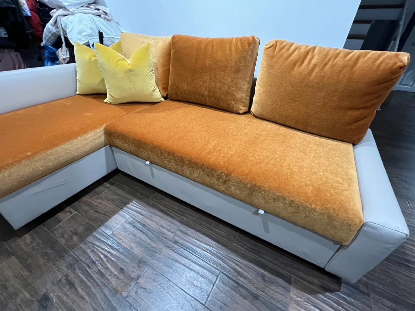 L-Shaped Sectional Sofa with Pull-out Bed image indicator(5)