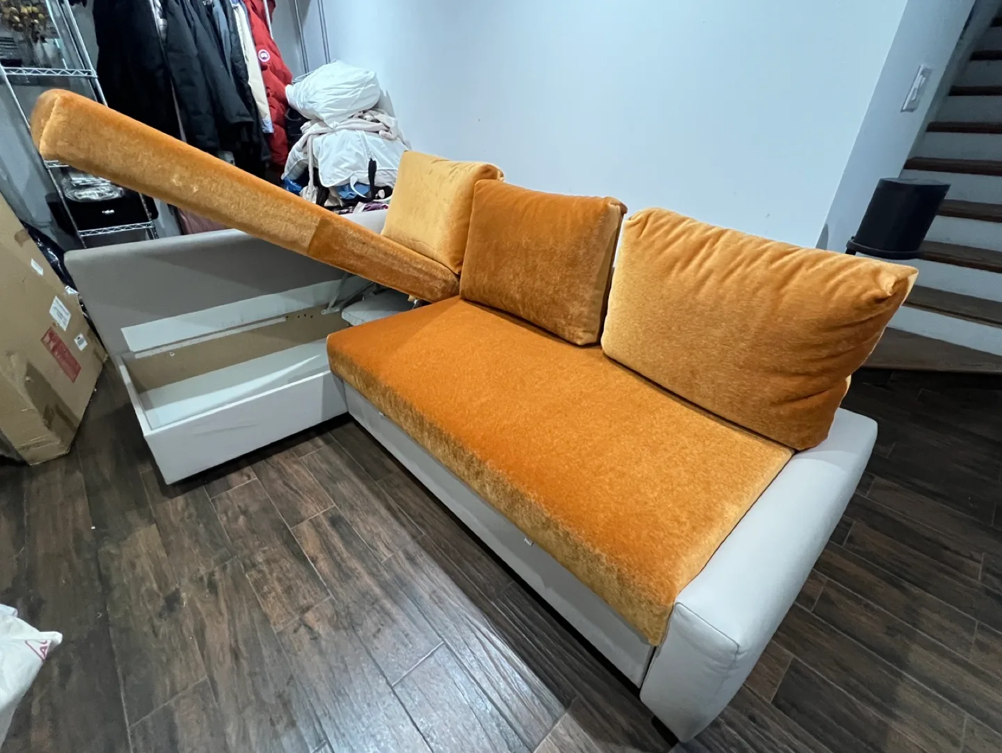 L-Shaped Sectional Sofa with Pull-out Bed image indicator(3)