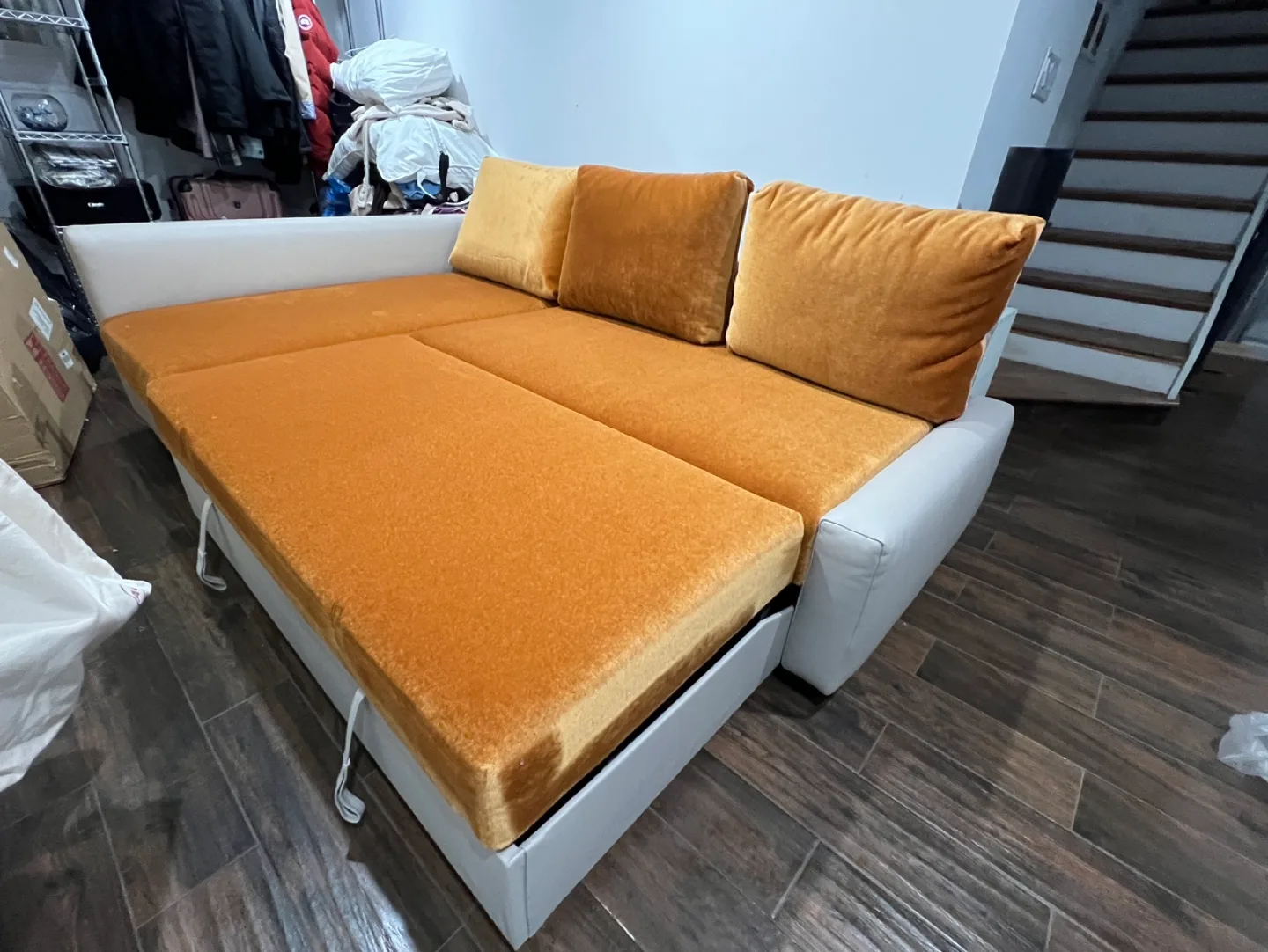 L-Shaped Sectional Sofa with Pull-out Bed image indicator(4)