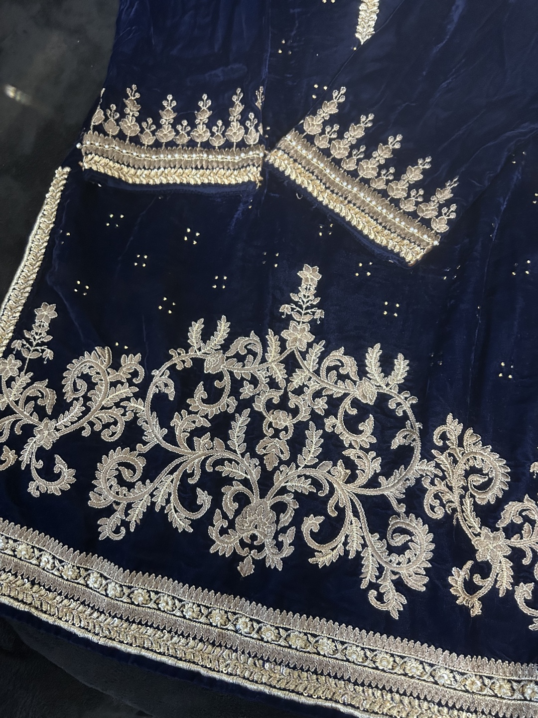 Navy Blue Velvet Embroidered Kameez - photo 2