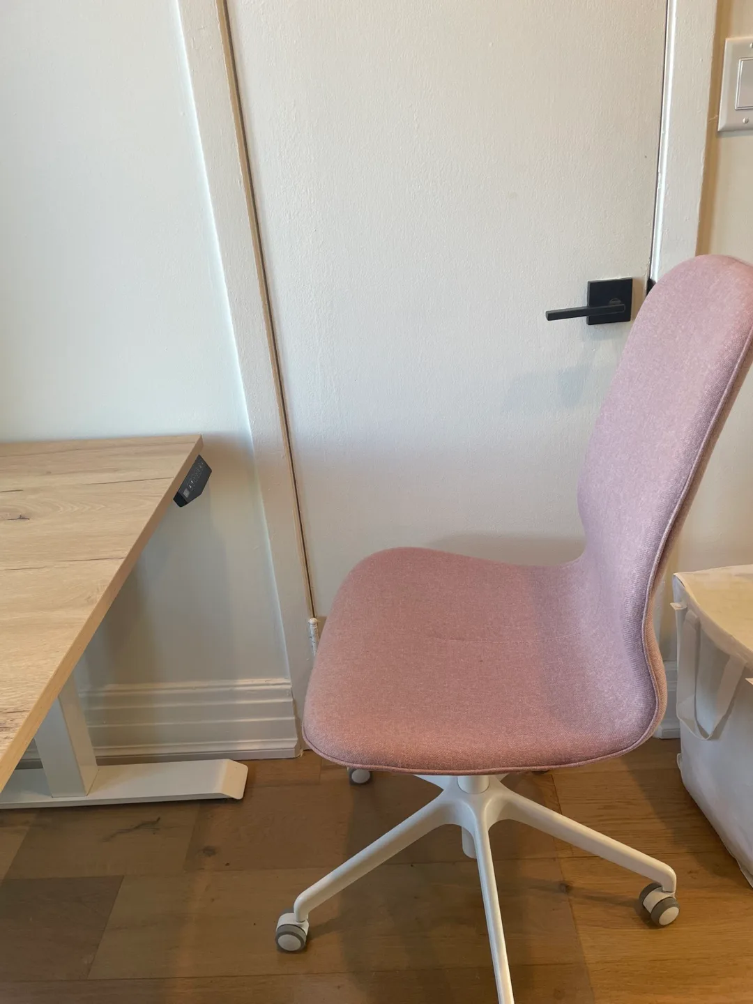 Pink Office Chair with White Base image indicator(3)