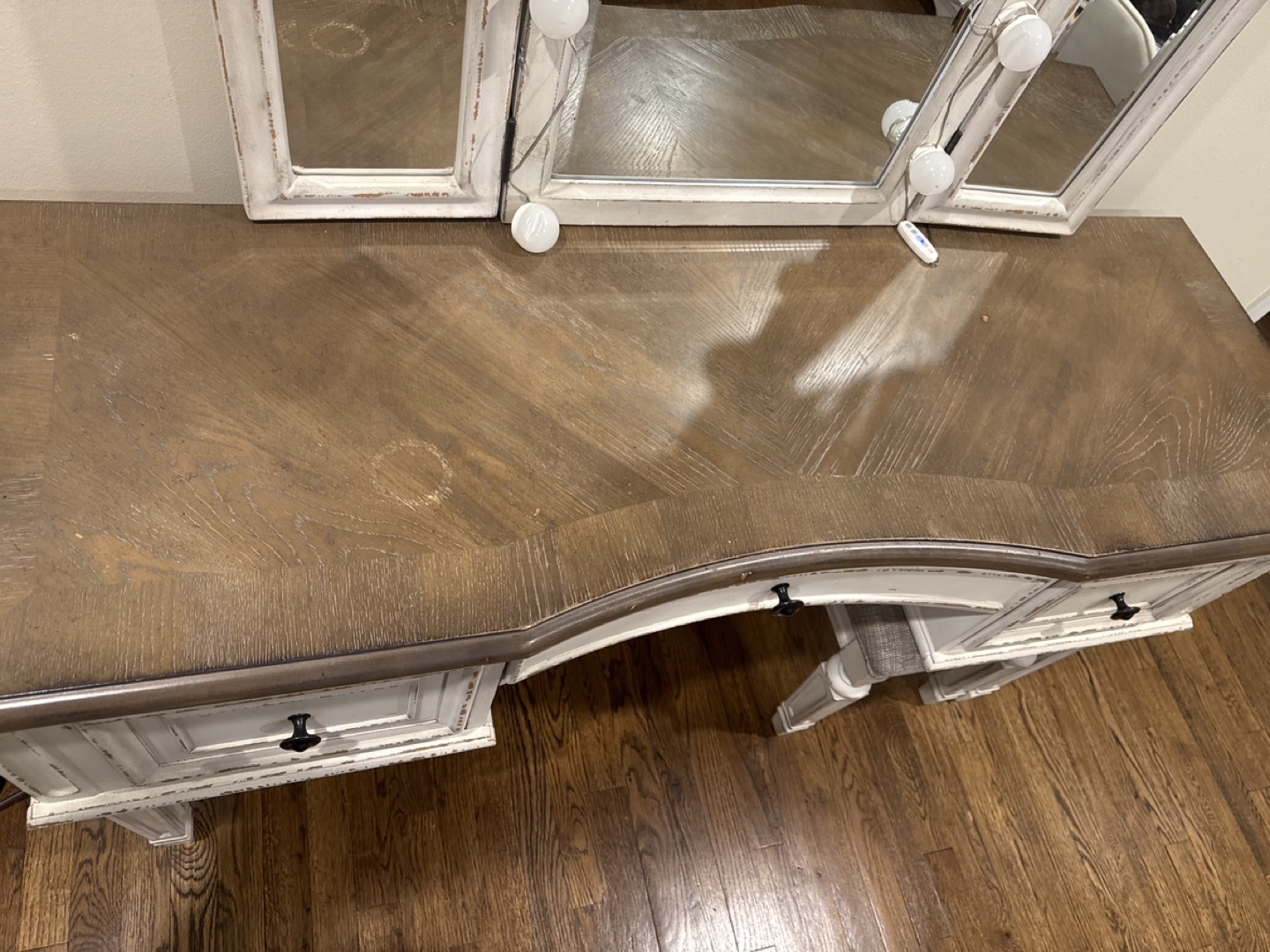 Vintage White Vanity Set with Tri-fold Mirror - photo 3