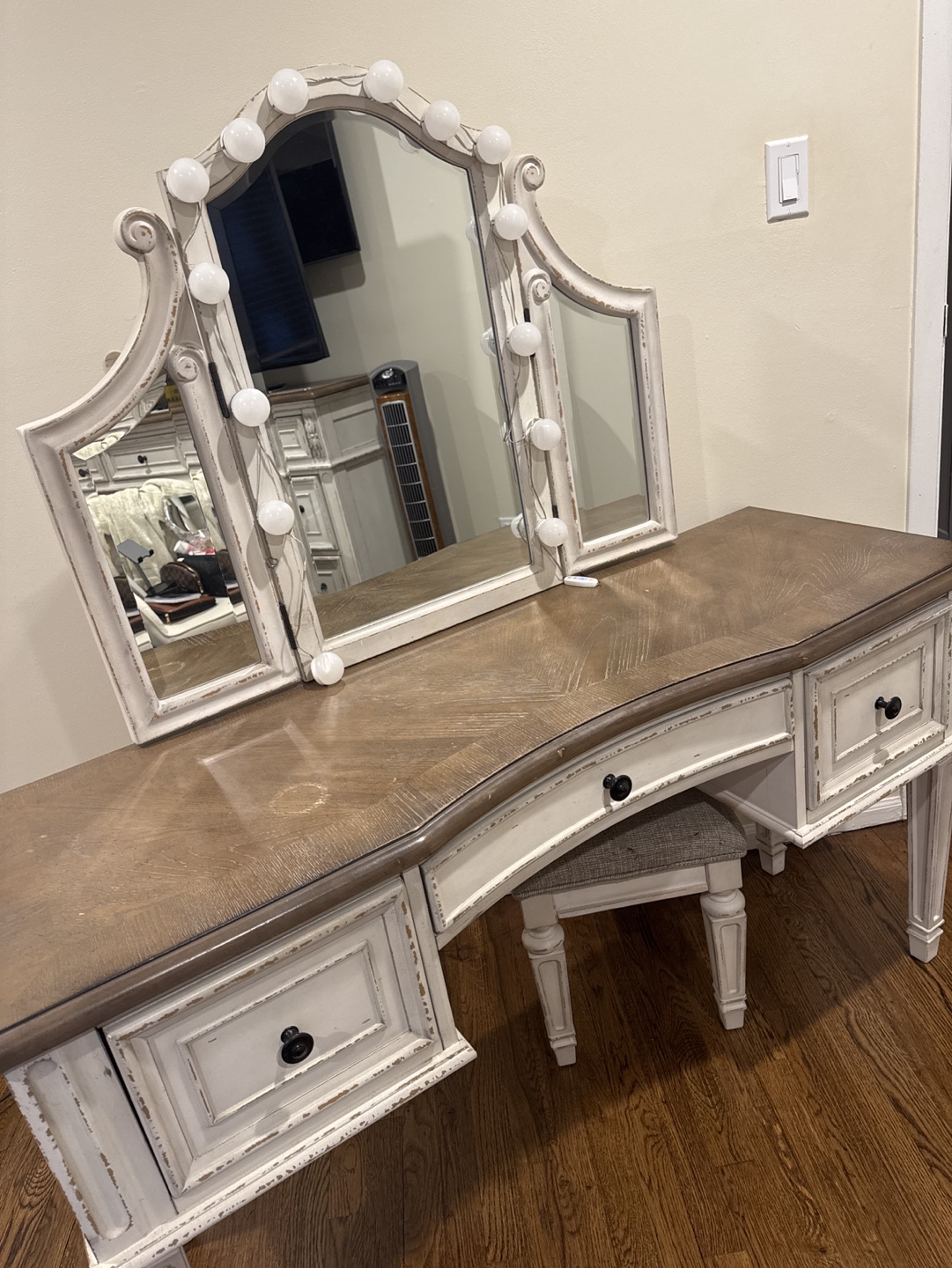 Vintage White Vanity Set with Tri-fold Mirror