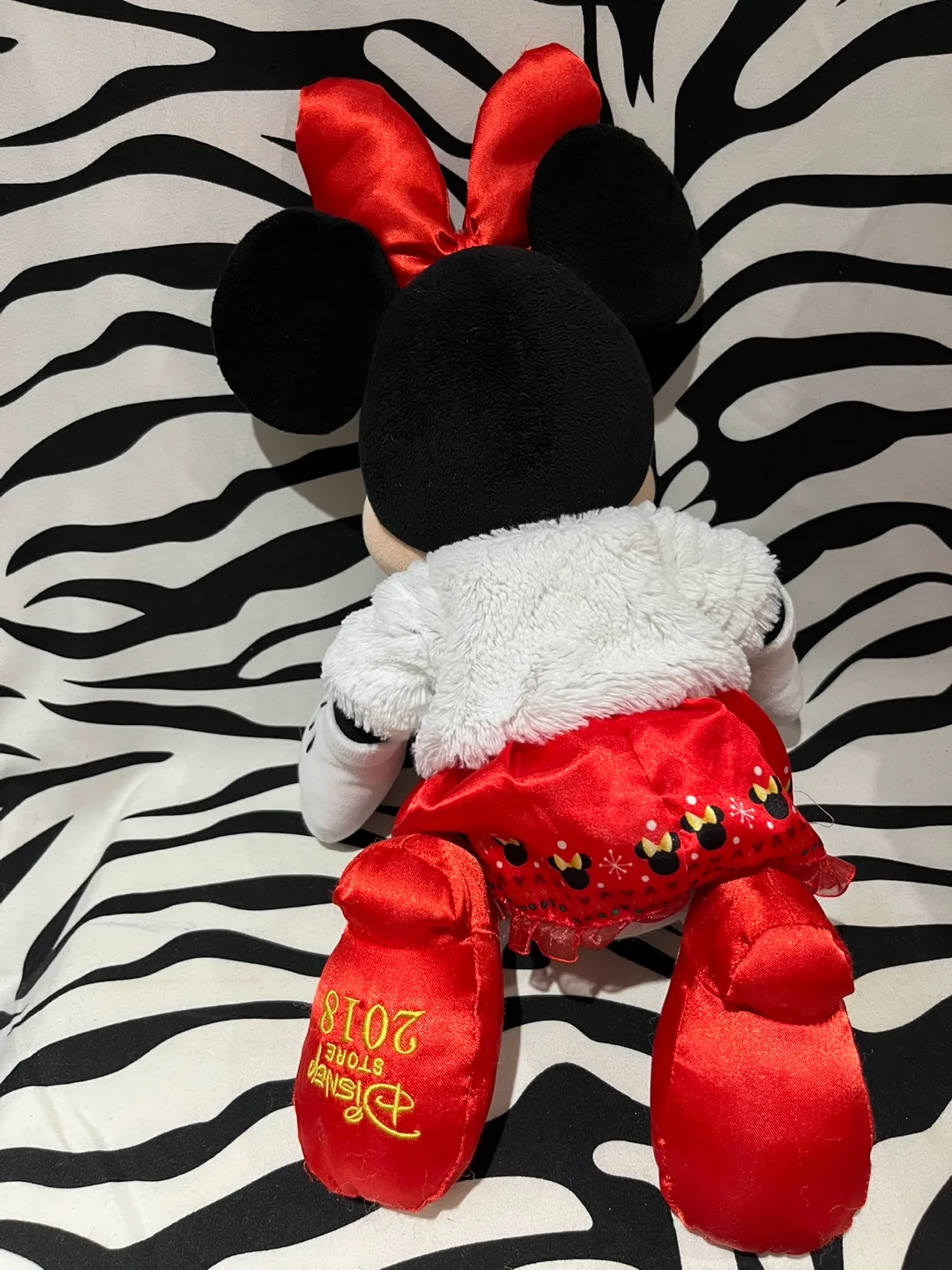 Disney Store Authentic 2018 Christmas Minnie Mouse image indicator(3)