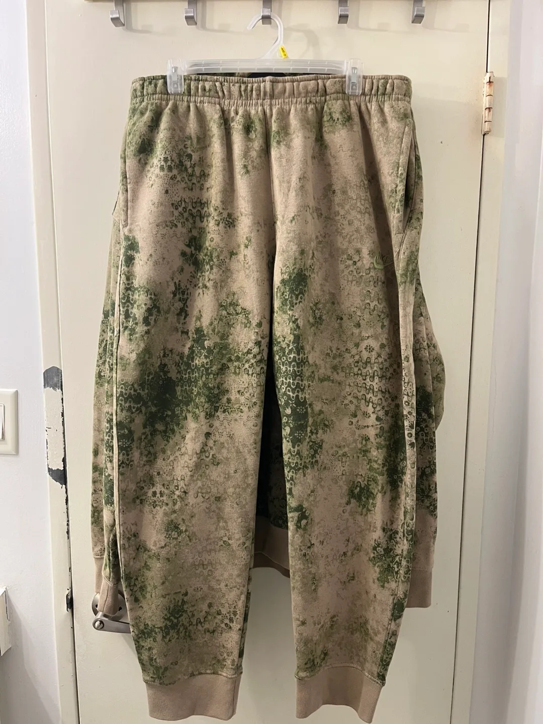 Nike Men’s Fleece Camo Sweatsuit image indicator(3)