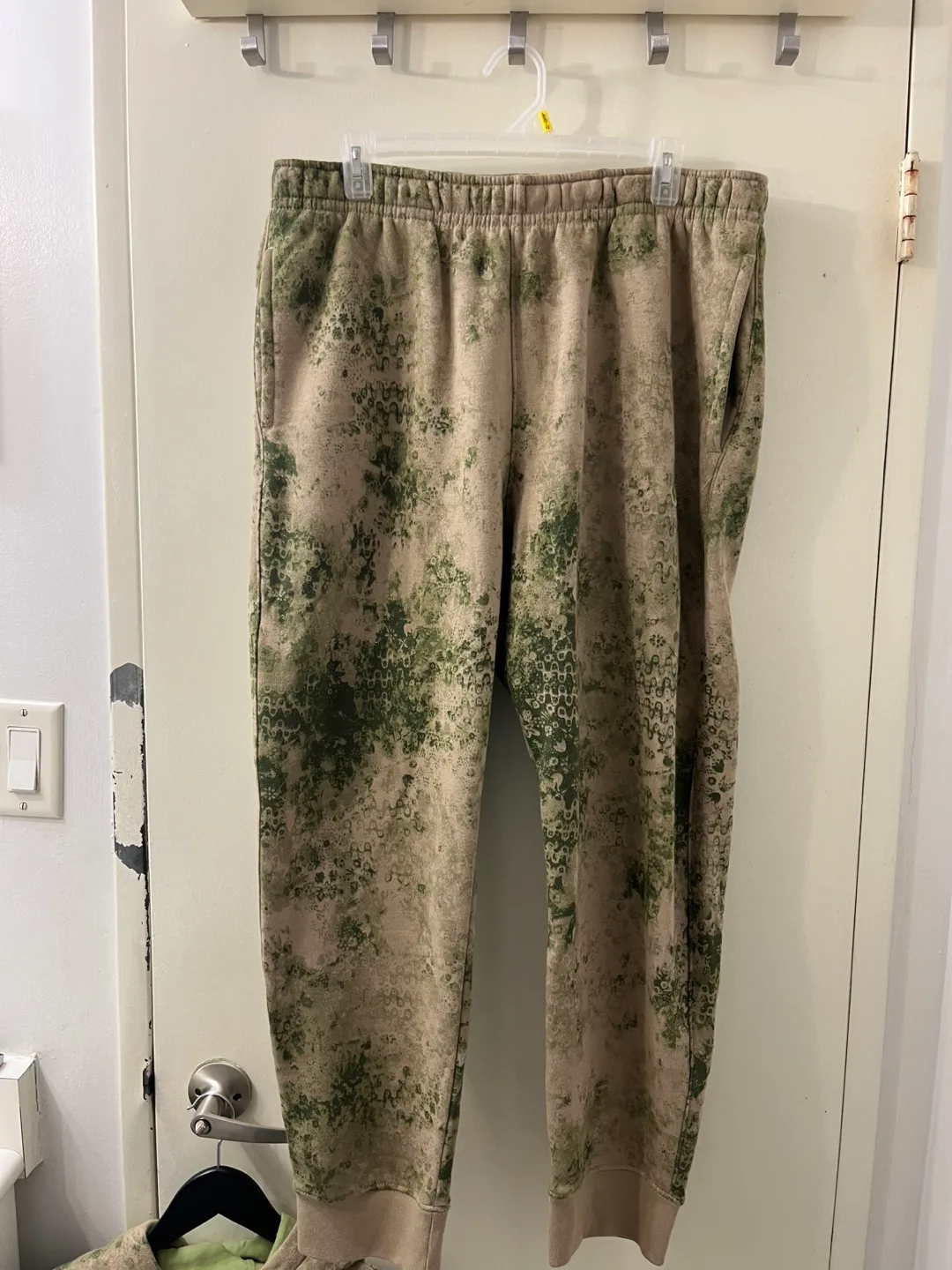 Nike Men’s Fleece Camo Sweatsuit image indicator(5)