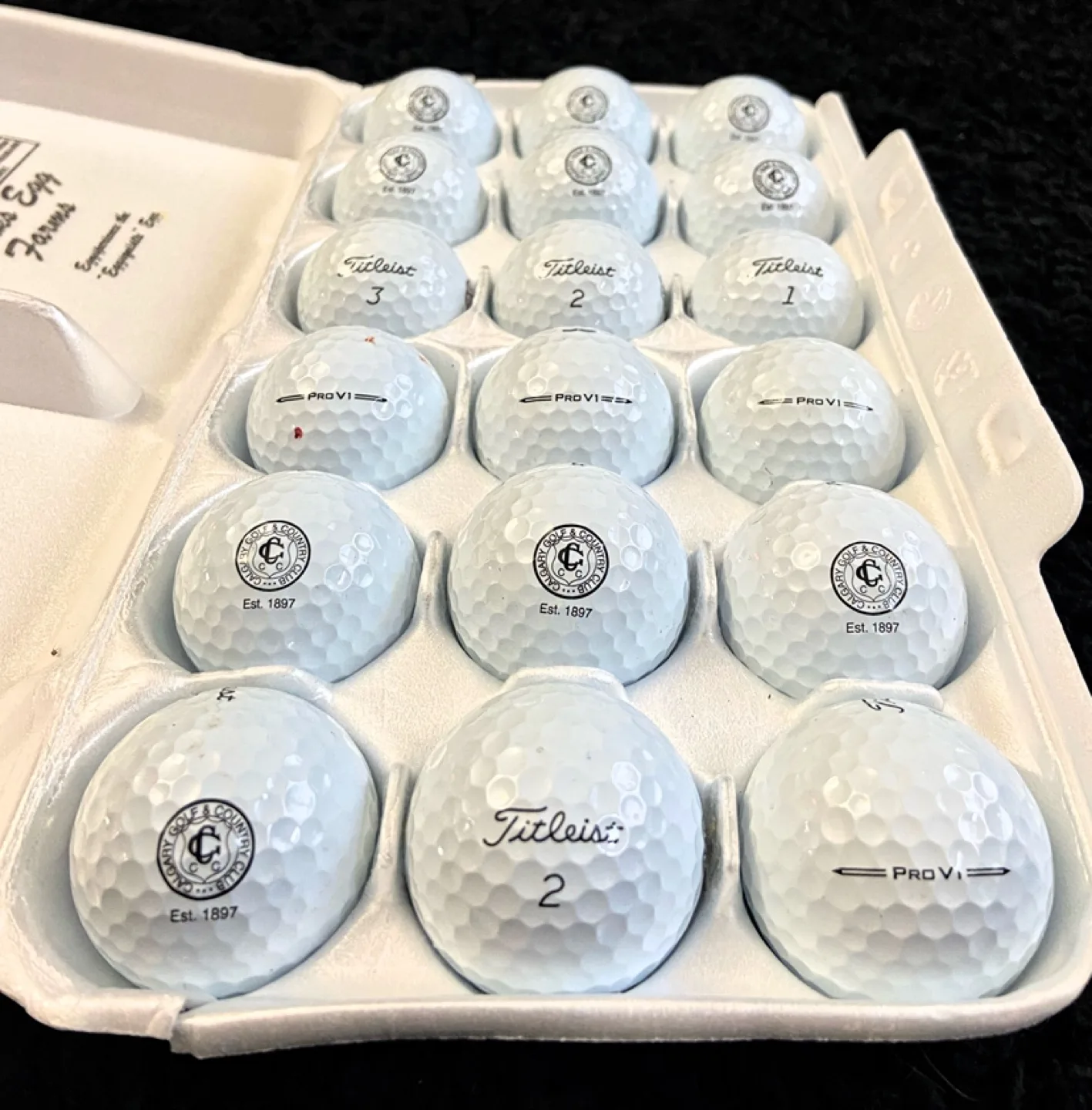 18 Titleist Pro V1 Calgary Golf & Country Club Golf Balls thumbnail