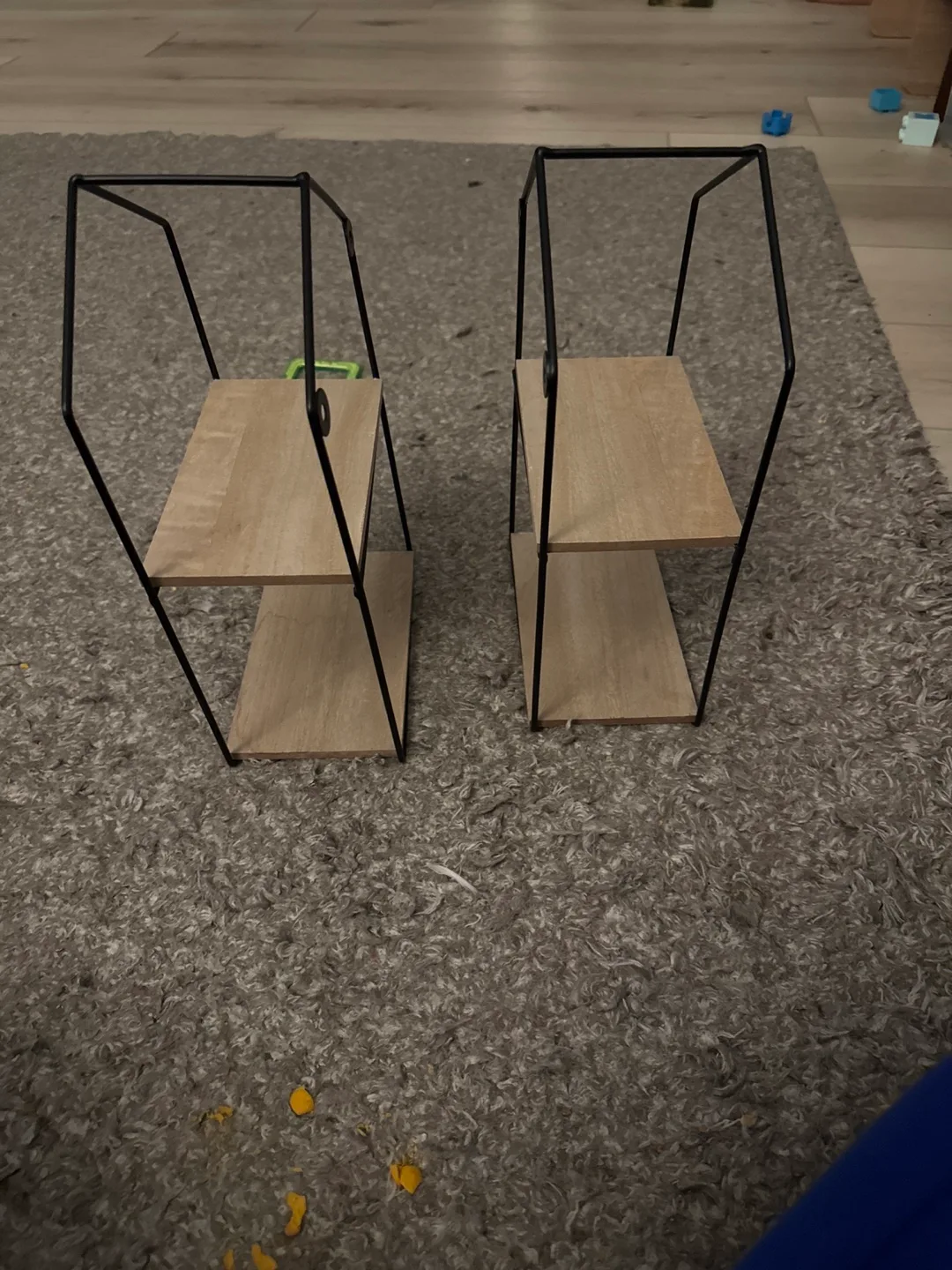 Two identical Plant hangers image indicator(2)