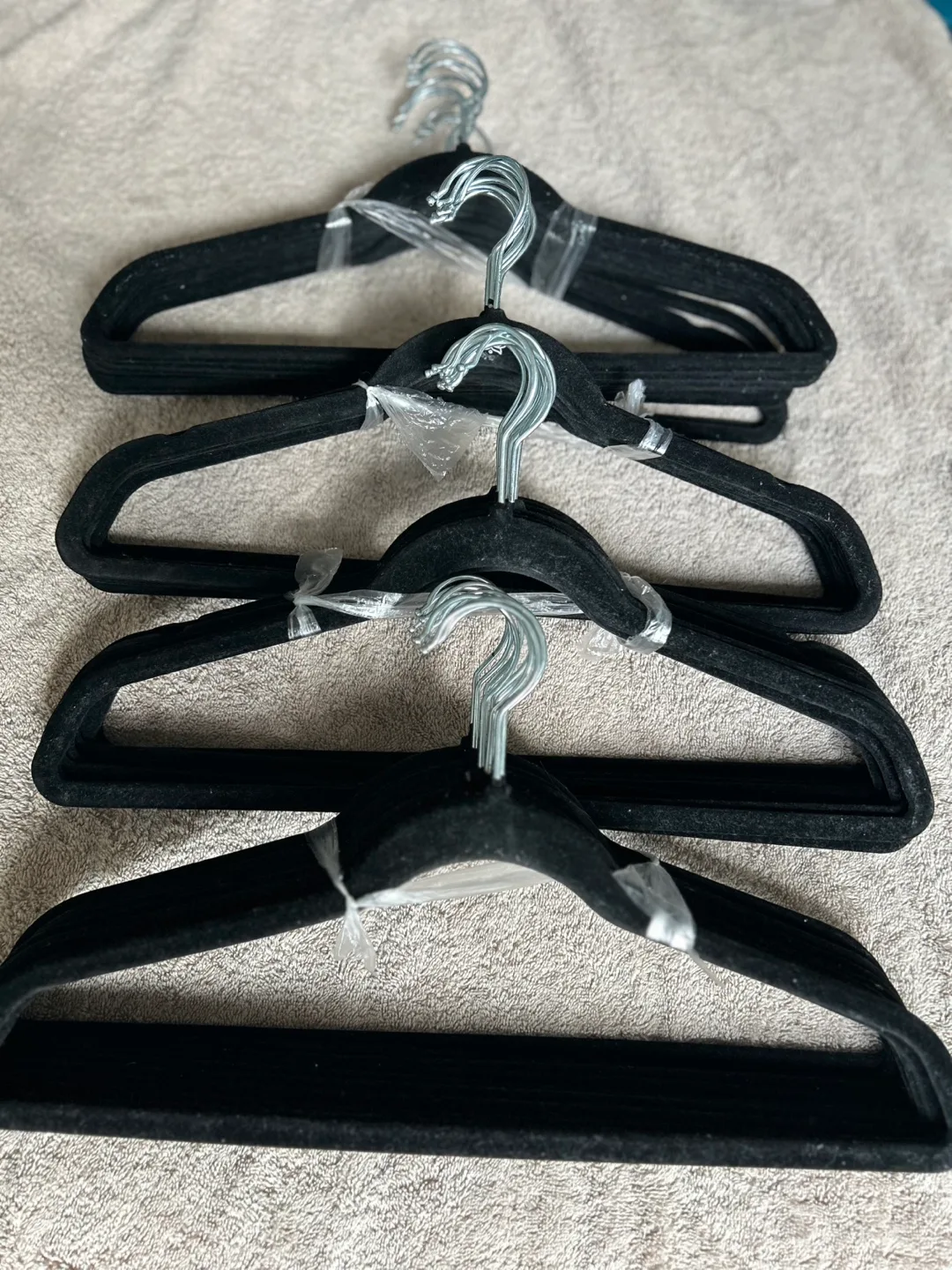Bulk Velvet Hangers - 10 Pack thumbnail