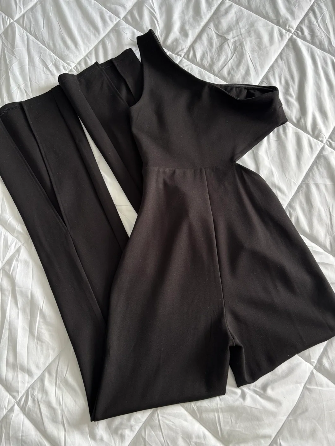 Tiger Mist | One-Shoulder Cut-Out Jumpsuit - M image indicator(3)