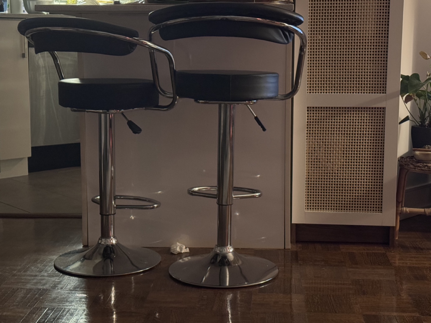 Pair of Black Leather Bar Stools with 360° smooth swivel - photo 2