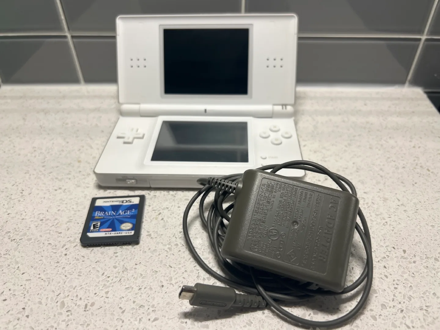 White Nintendo DS lite & Charger image indicator(2)