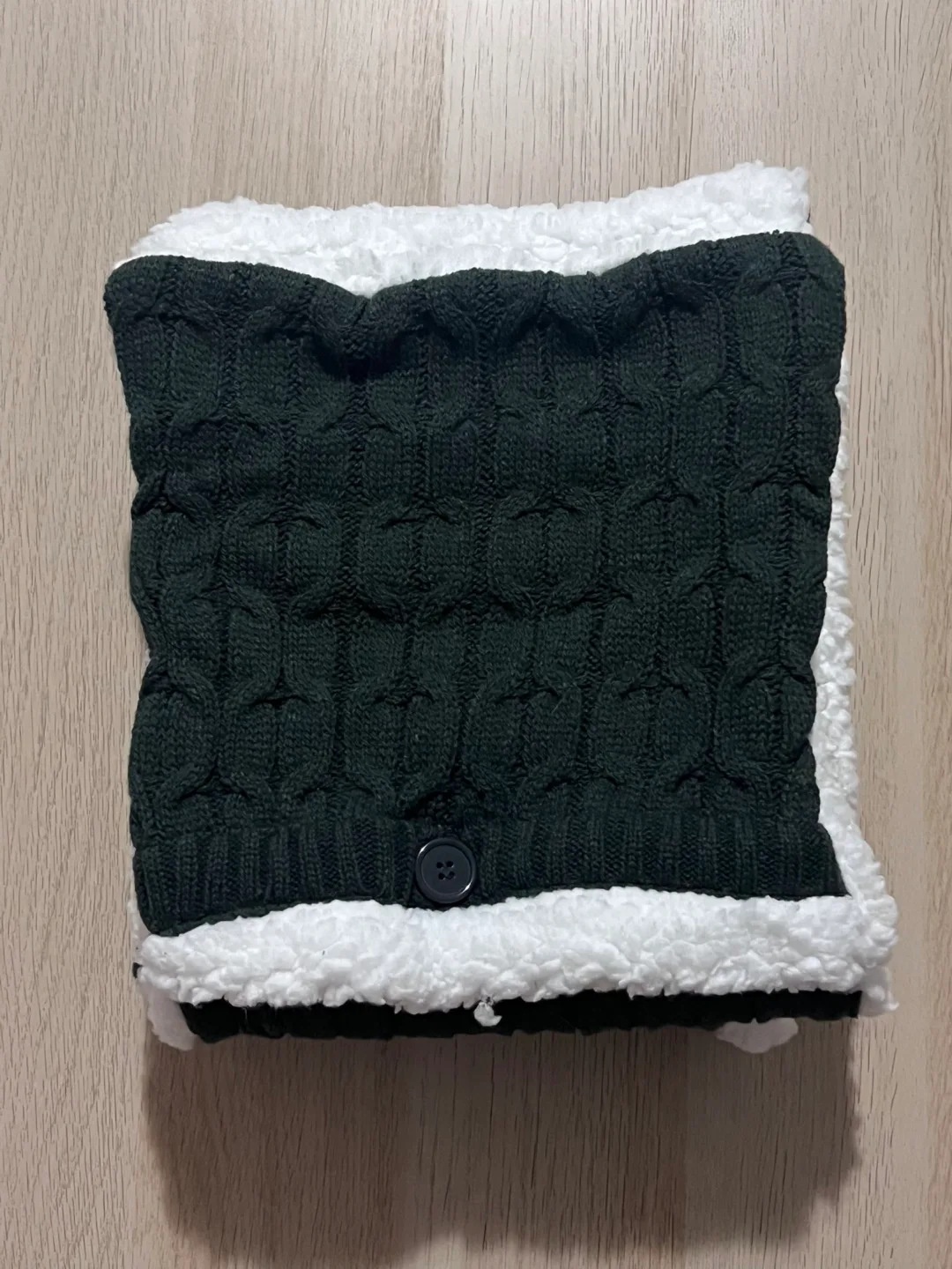 Huggle Ultra Plush Scarf with Pockets image indicator(3)