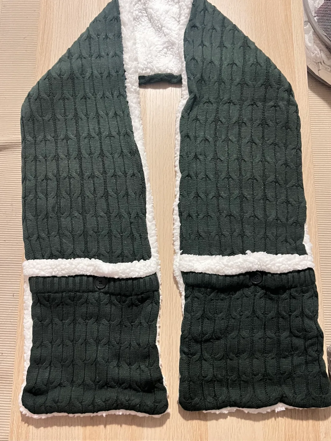 Huggle Ultra Plush Scarf with Pockets image indicator(2)