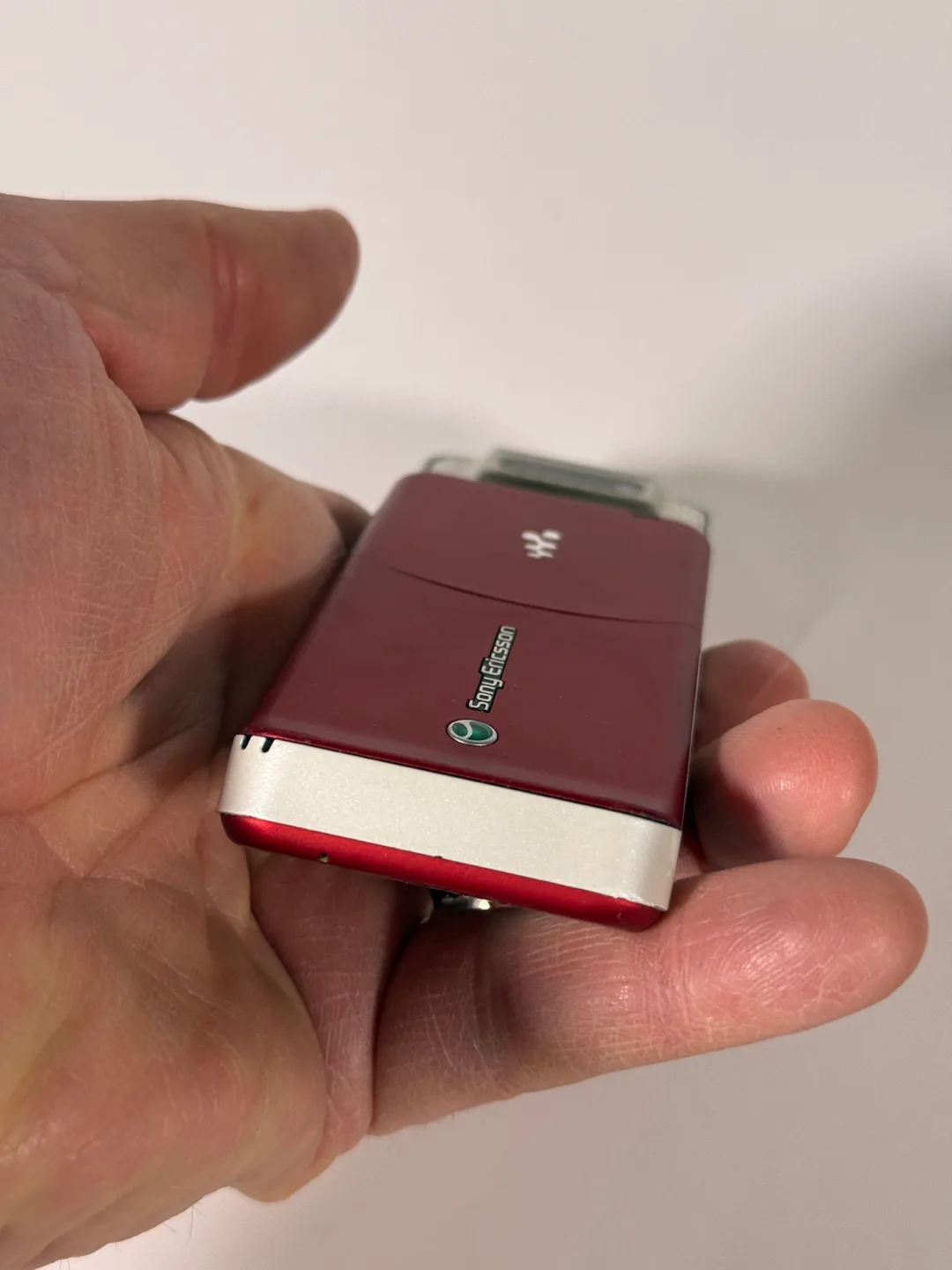 Sony Ericsson W810i Walkman Phone - Red image indicator(6)