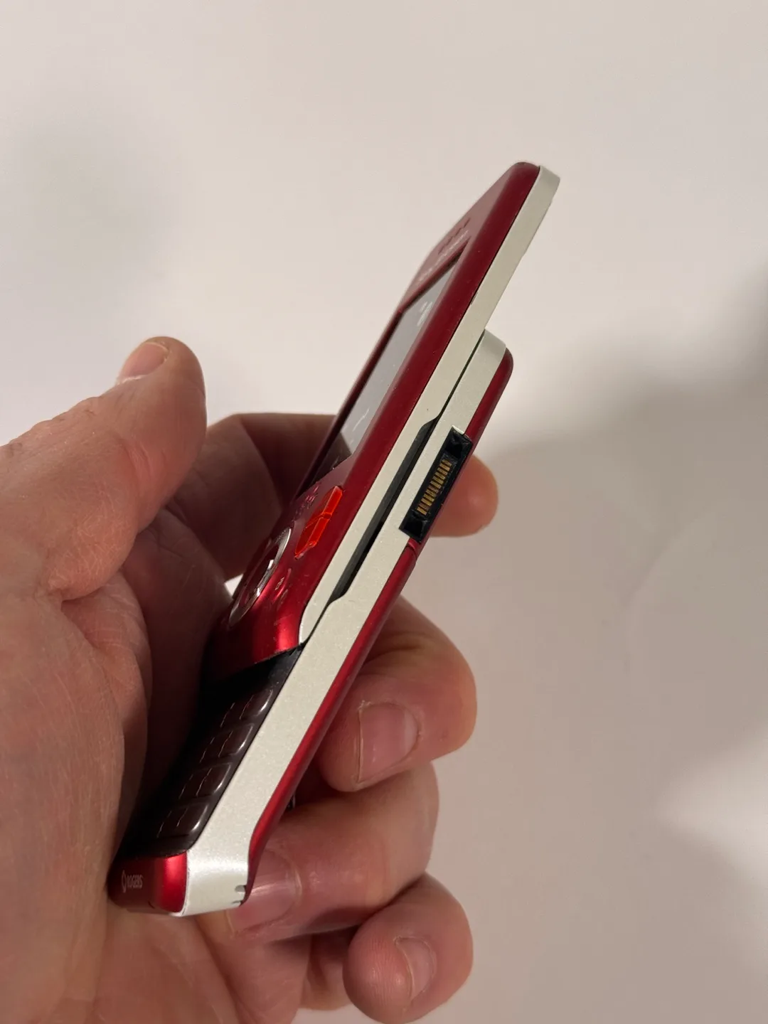 Sony Ericsson W810i Walkman Phone - Red image indicator(4)