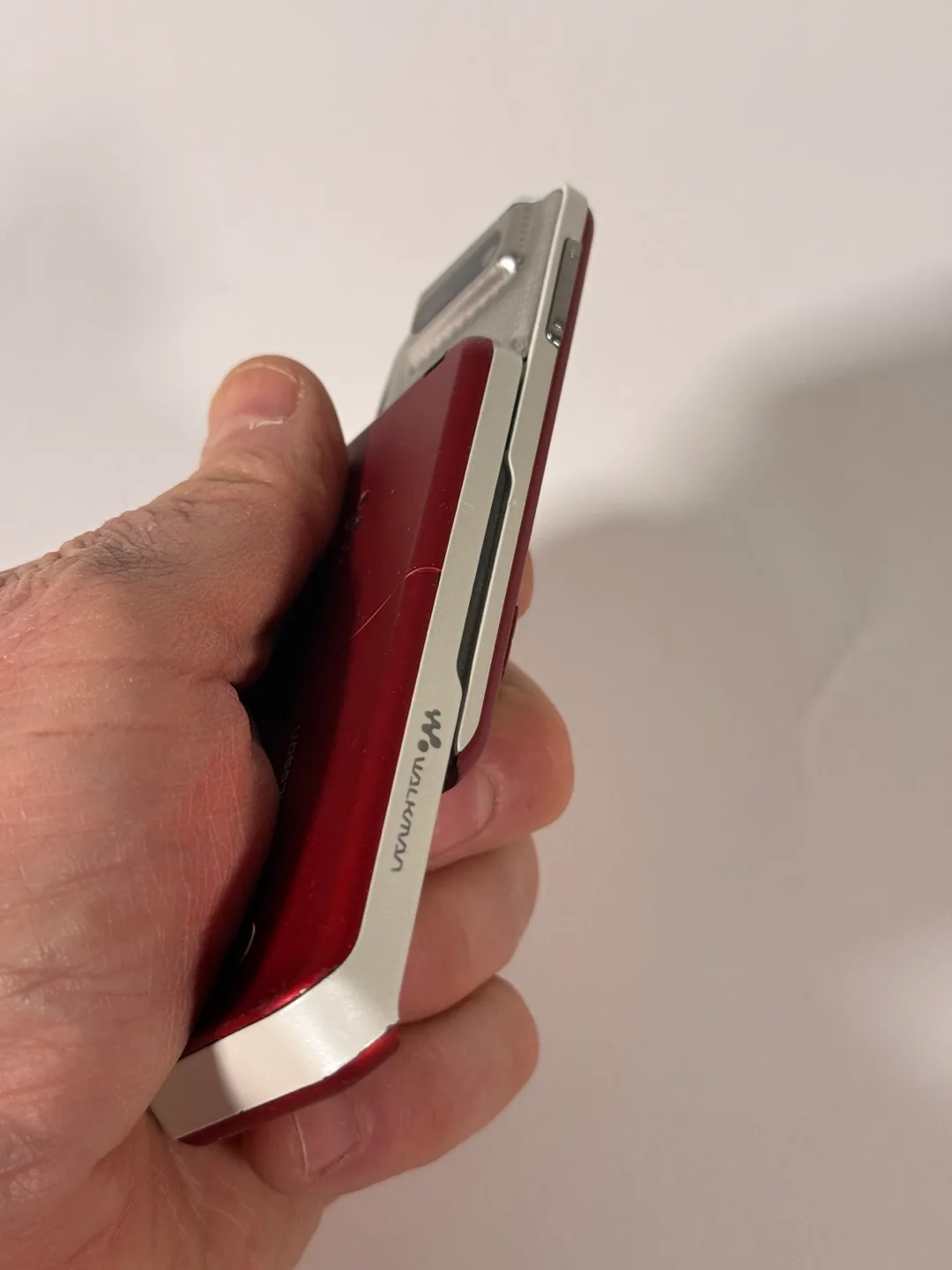 Sony Ericsson W810i Walkman Phone - Red image indicator(5)