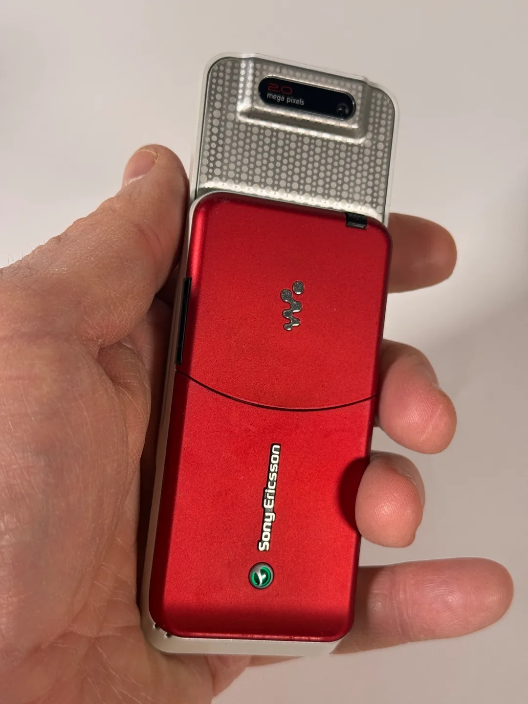 Sony Ericsson W810i Walkman Phone - Red image indicator(7)