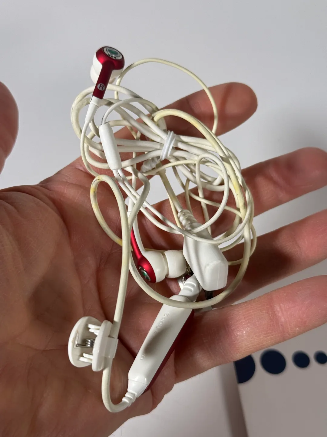 Sony Ericsson W810i Walkman Phone - Red image indicator(8)