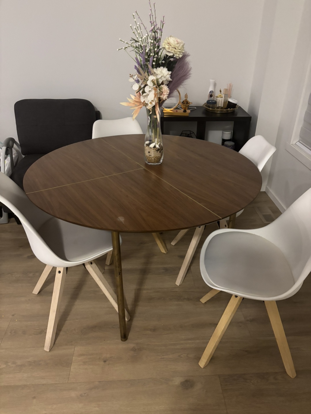 Round dining table and four chairs - photo 2