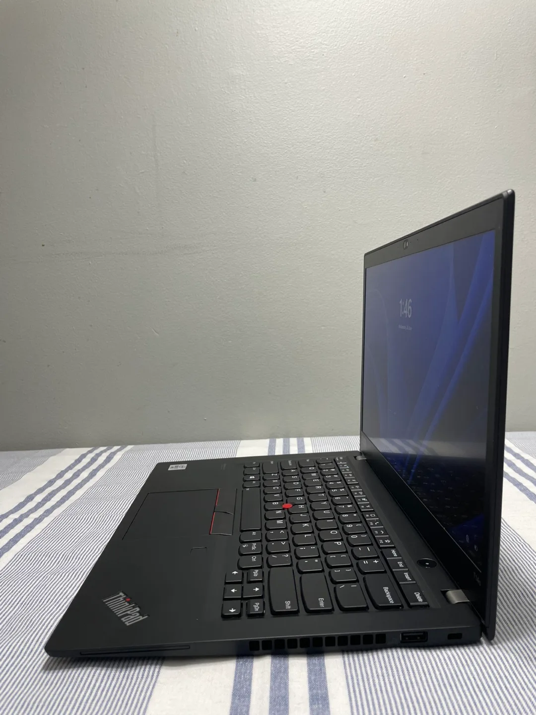 Thinkpad T14s - Windows 11 - i7 Processor - 16 GBs RAM image indicator(5)
