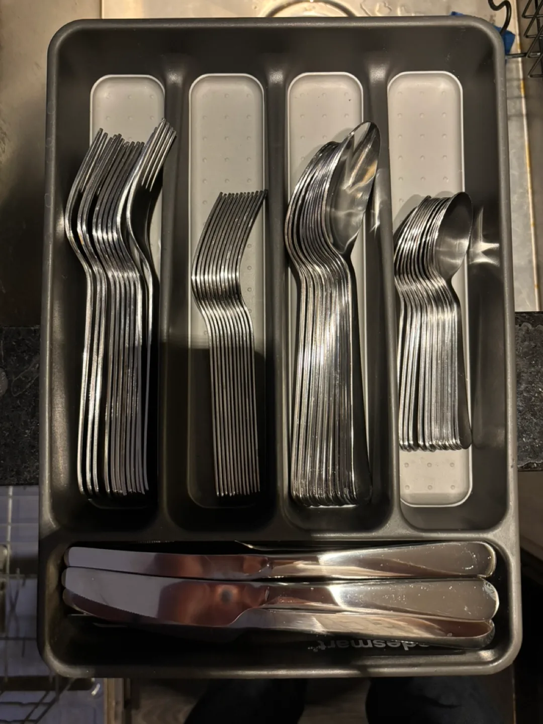 Set of cutlery thumbnail