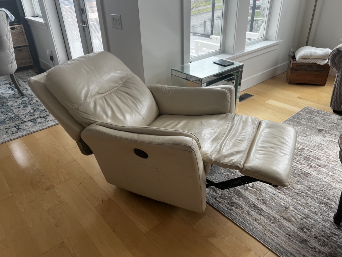 Off-White Leather Recliner - photo 3