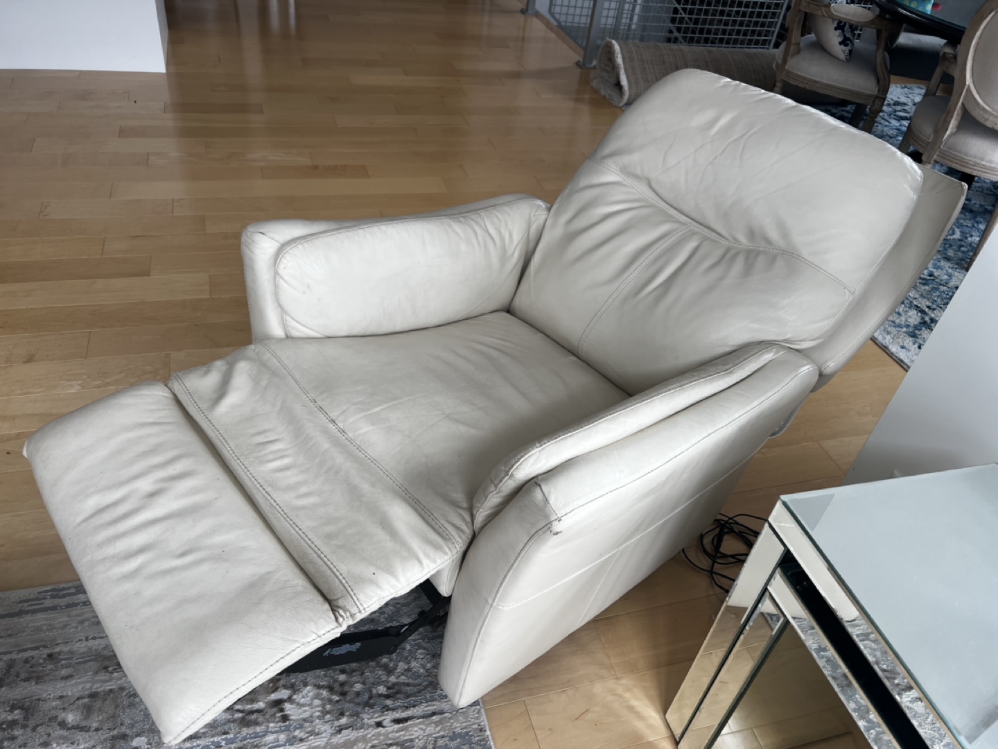 Off-White Leather Recliner - photo 2