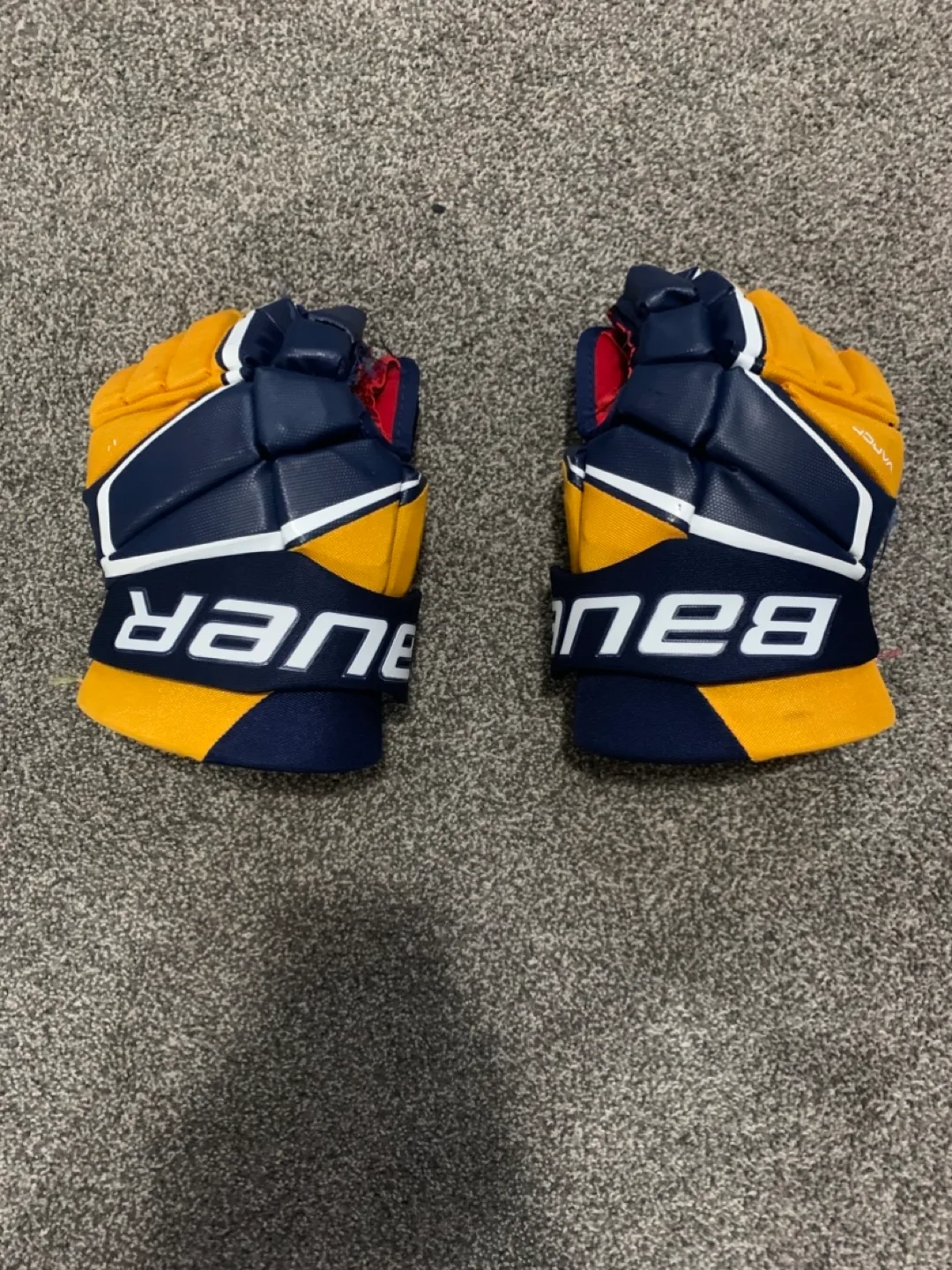 Full set Hockey Gear equipment image indicator(2)
