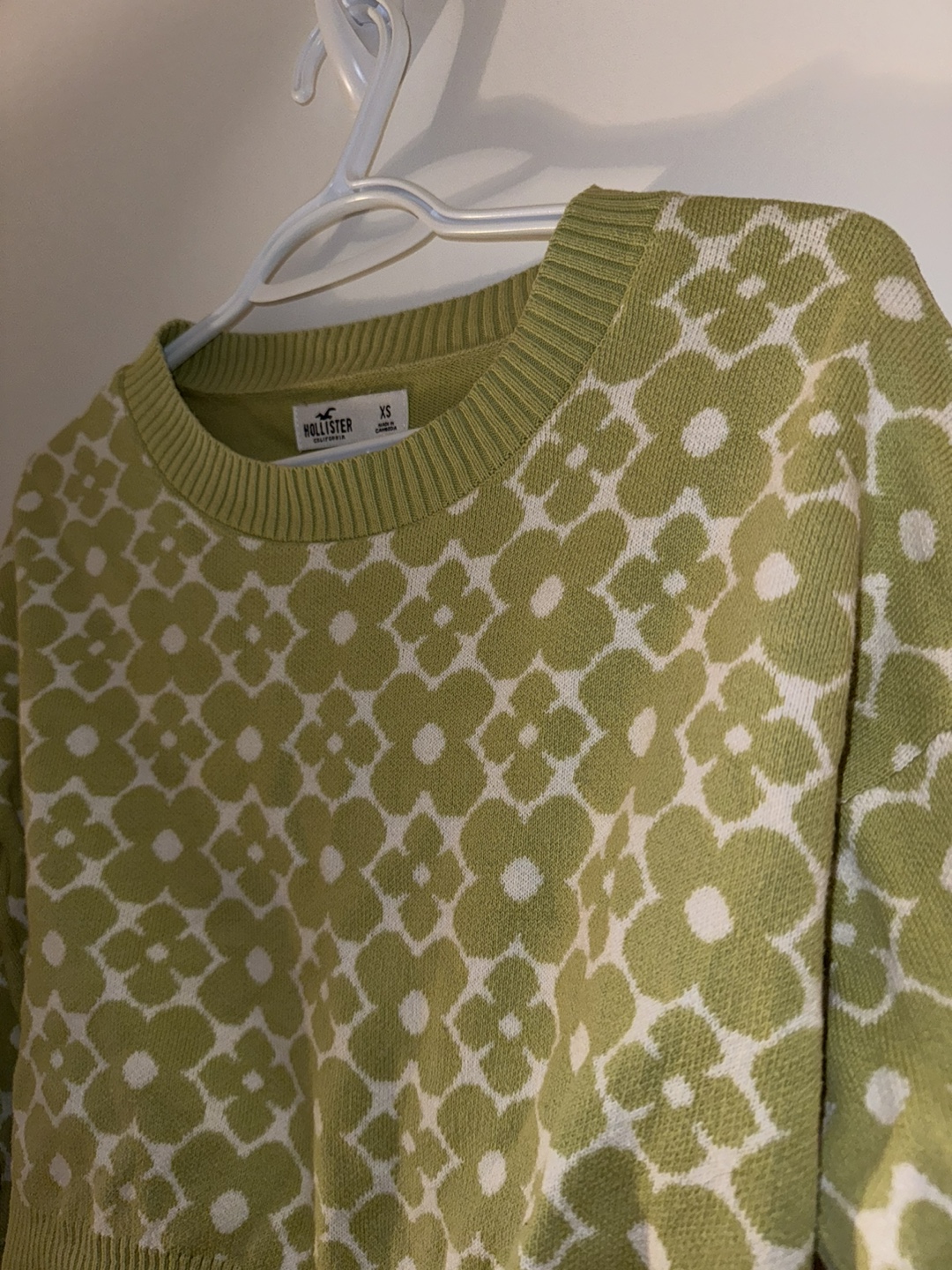 Hollister Green Floral Crop Sweater - Size XS - photo 3