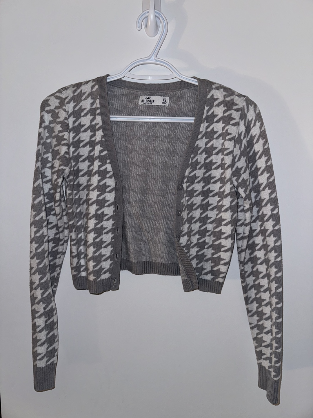 Hollister Grey and White Houndstooth Cardigan - XS