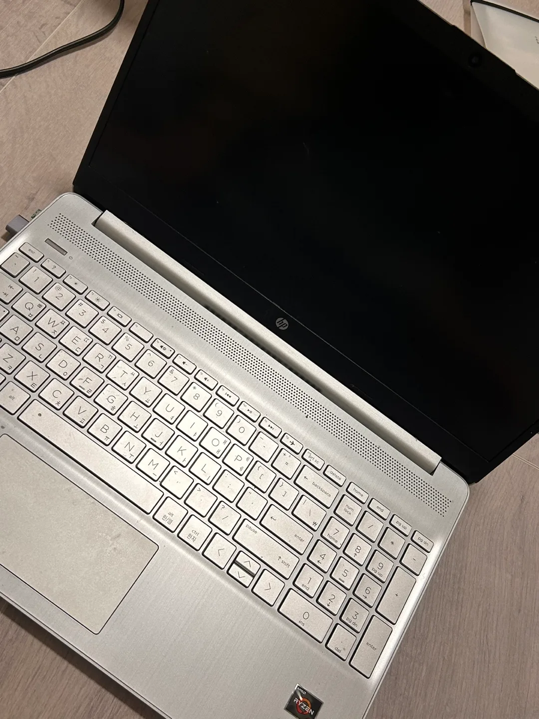 HP Laptop - Silver image indicator(2)