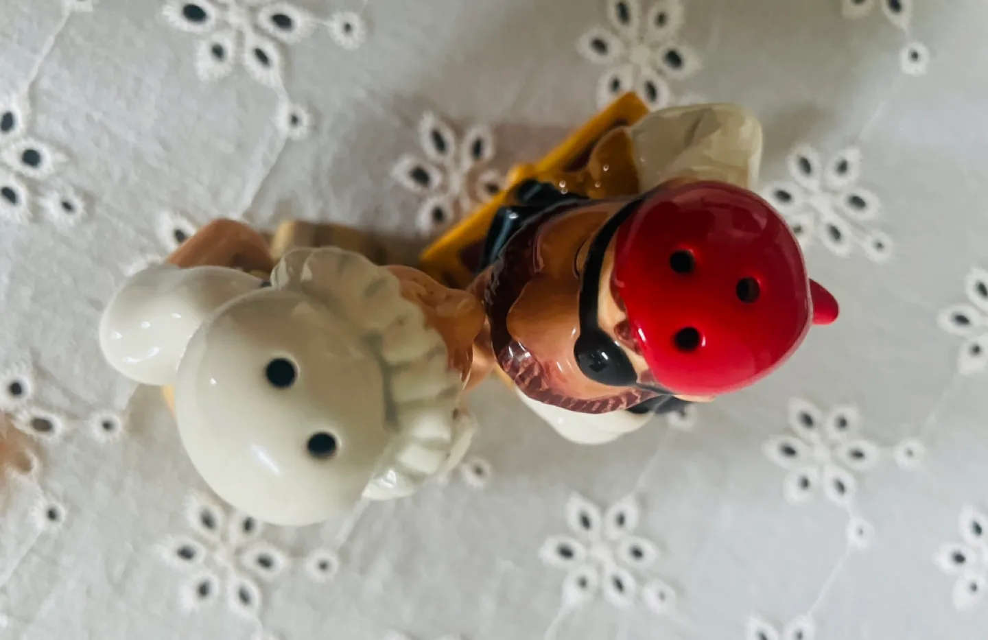 Kissing Pirate Couple Salt and Pepper Shakers image indicator(2)
