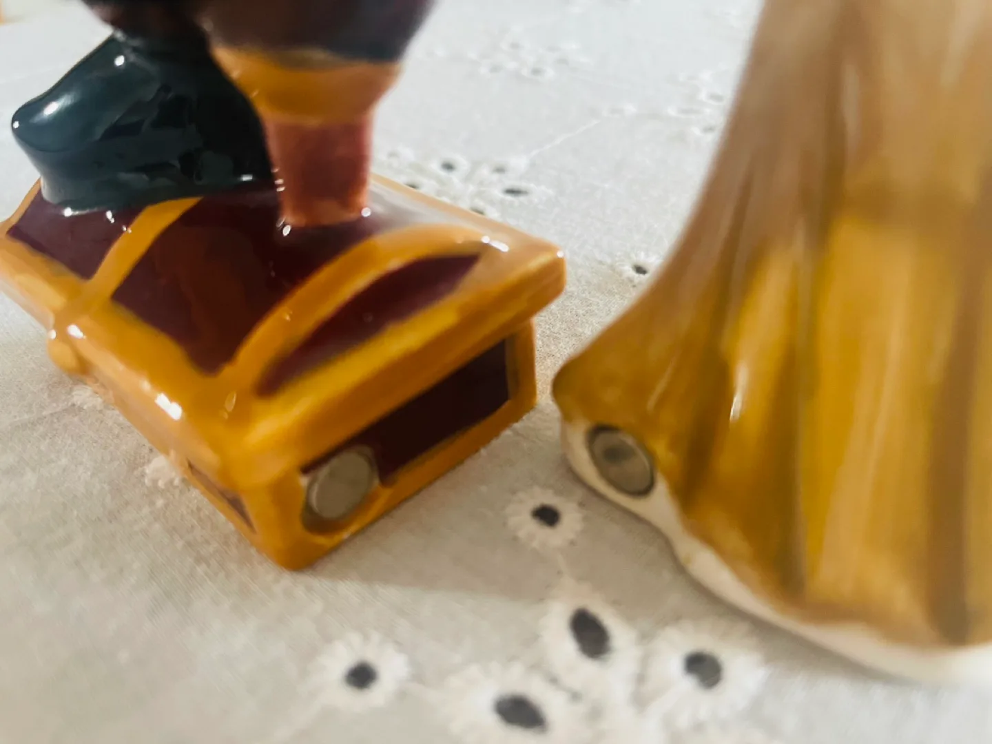 Kissing Pirate Couple Salt and Pepper Shakers image indicator(3)