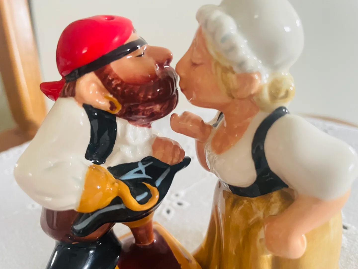 Kissing Pirate Couple Salt and Pepper Shakers image indicator(4)