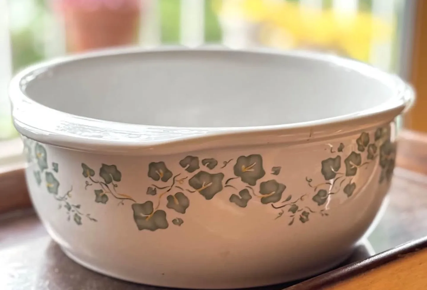 Vintage Corelle Caserole Bakeware / Serving Dish 2.5 Qt image indicator(3)