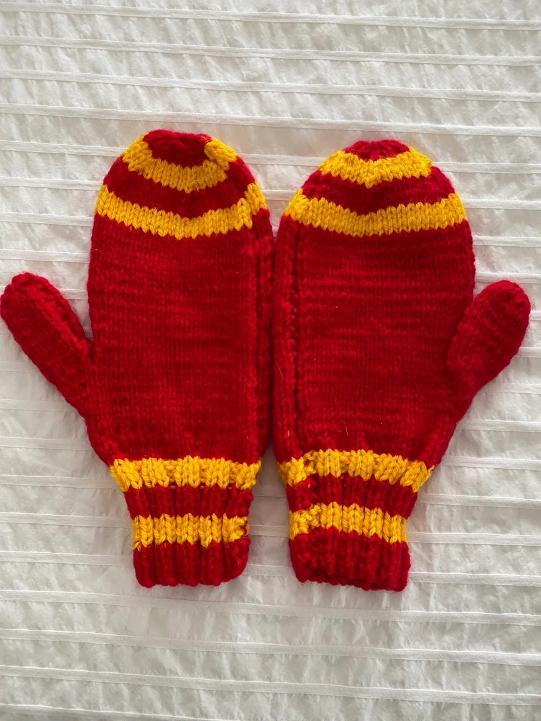 Hand Knit Harry Potter Mittens image indicator(2)