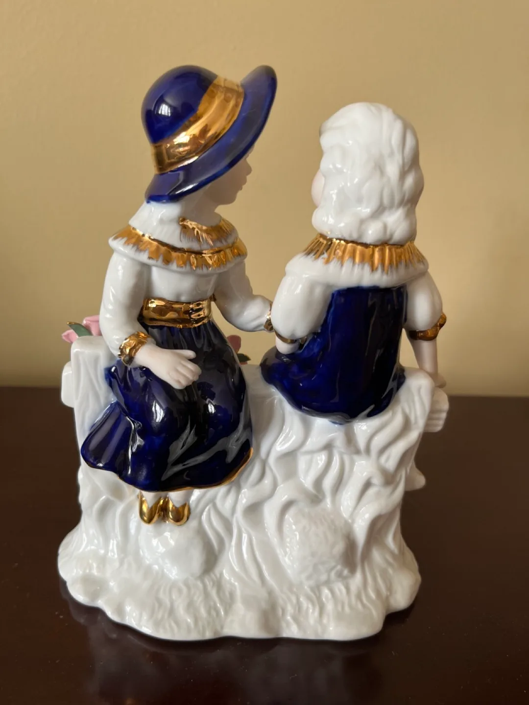 Hand Made Fine Porcelain Figurine image indicator(2)