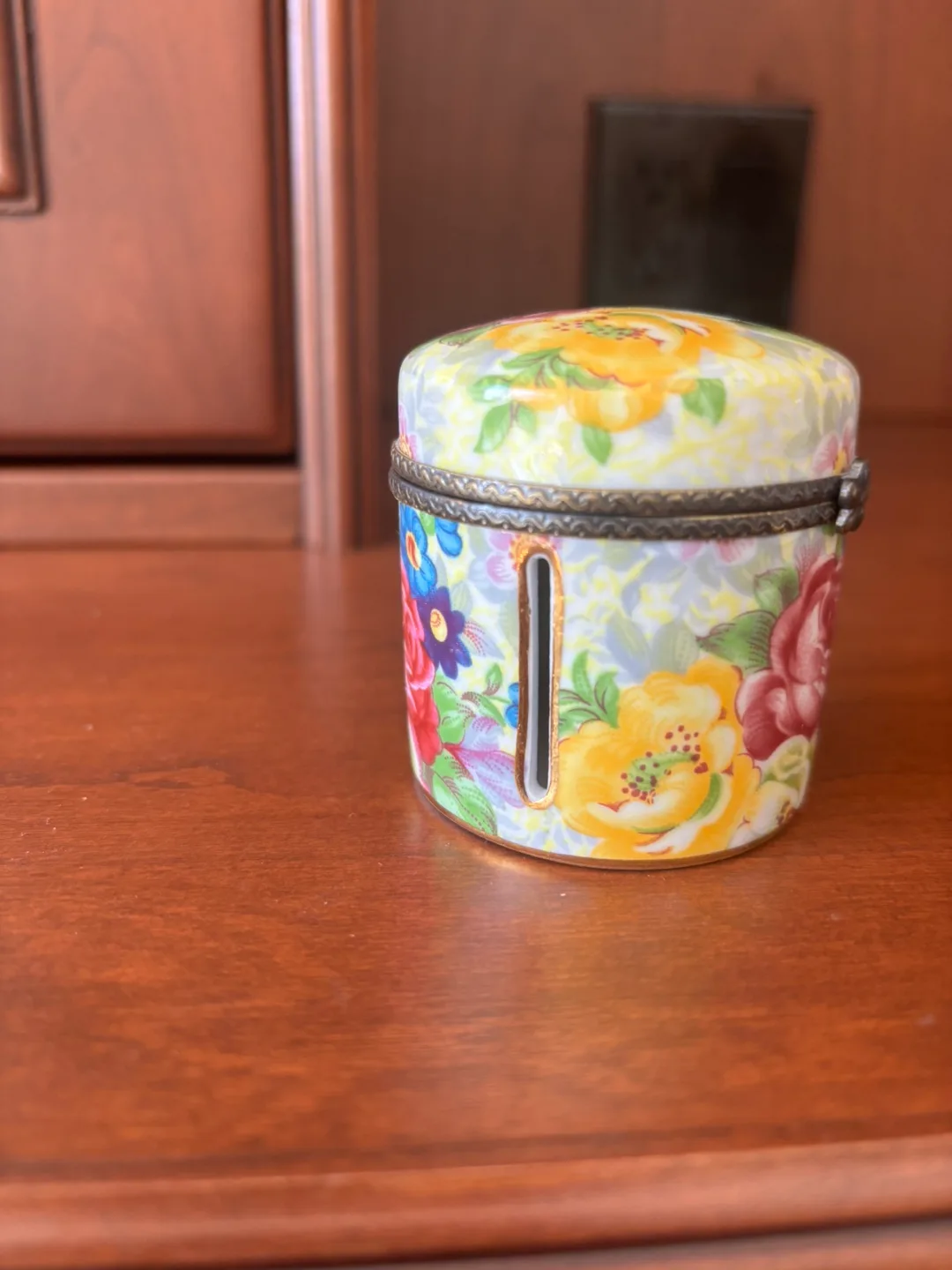 Elegant Porcelain Floral Postage Stamp Holder image indicator(2)