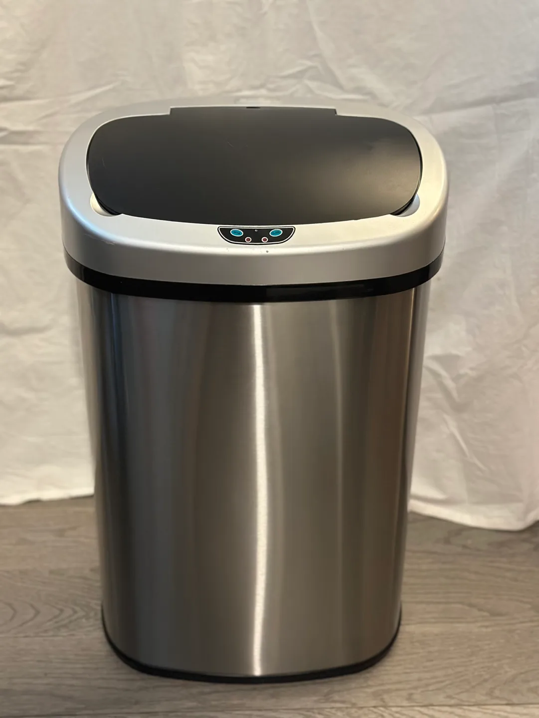 13-Gallon Stainless Steel Automatic Touchless Trash Can image indicator(2)