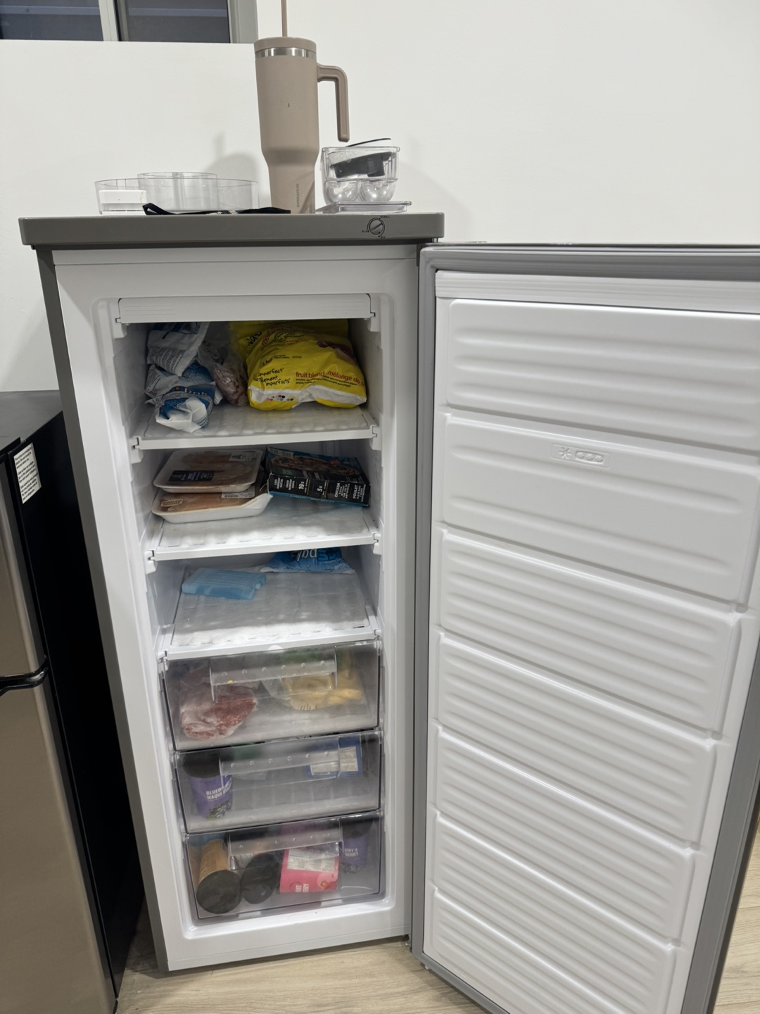 Danby Compact Upright Freezer - photo 2