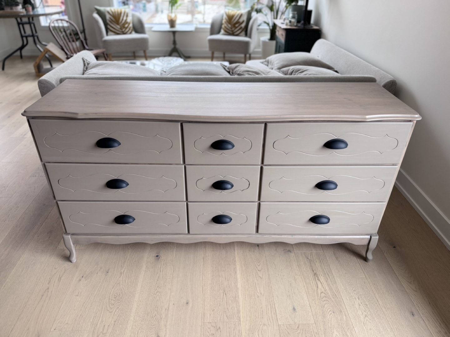 Refurbished nine-Drawer Dresser