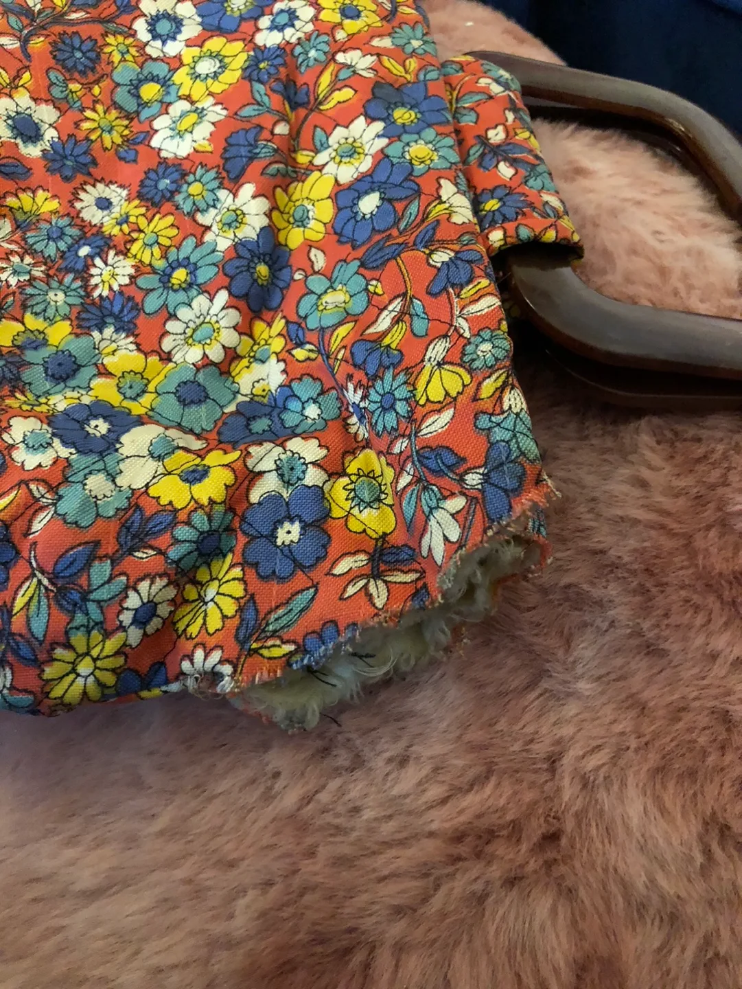 Vintage Floral Sewing Handbag with Glass Wood Handle image indicator(2)