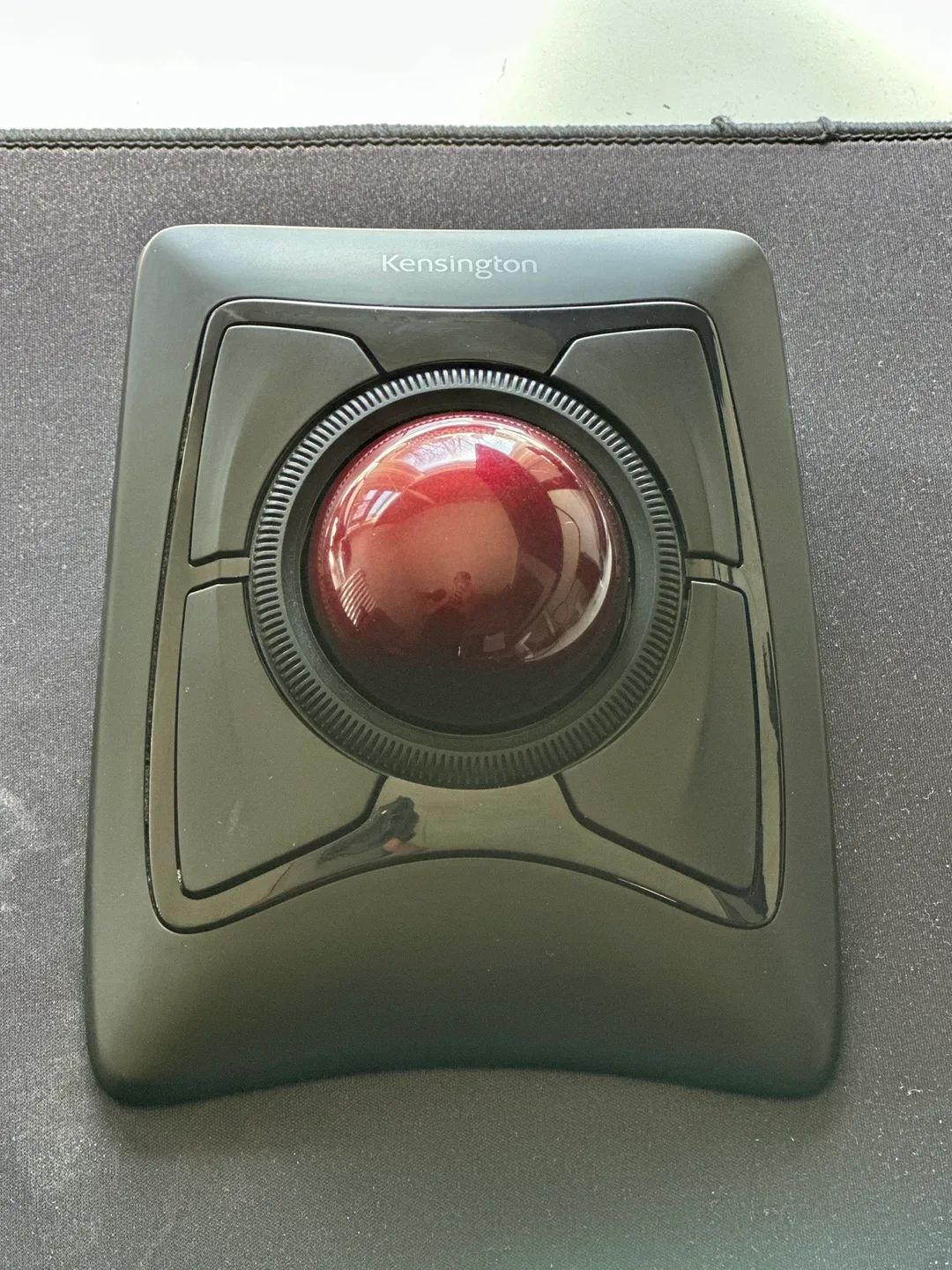 Kensington Expert Mouse Wireless Trackball image indicator(4)