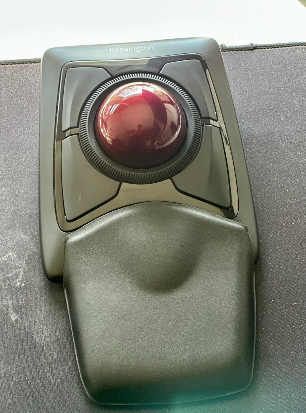 Kensington Expert Mouse Wireless Trackball image indicator(2)