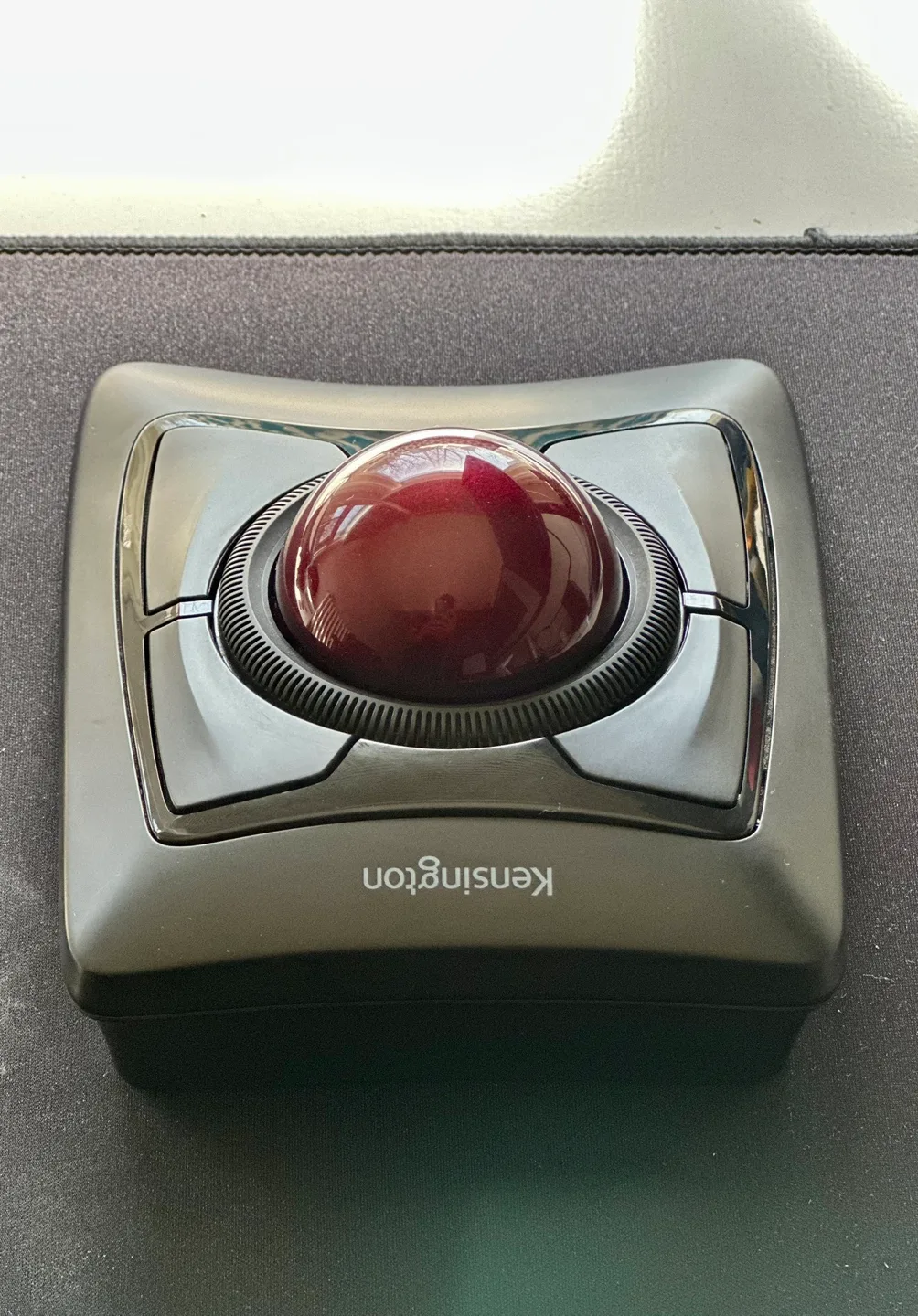 Kensington Expert Mouse Wireless Trackball image indicator(3)
