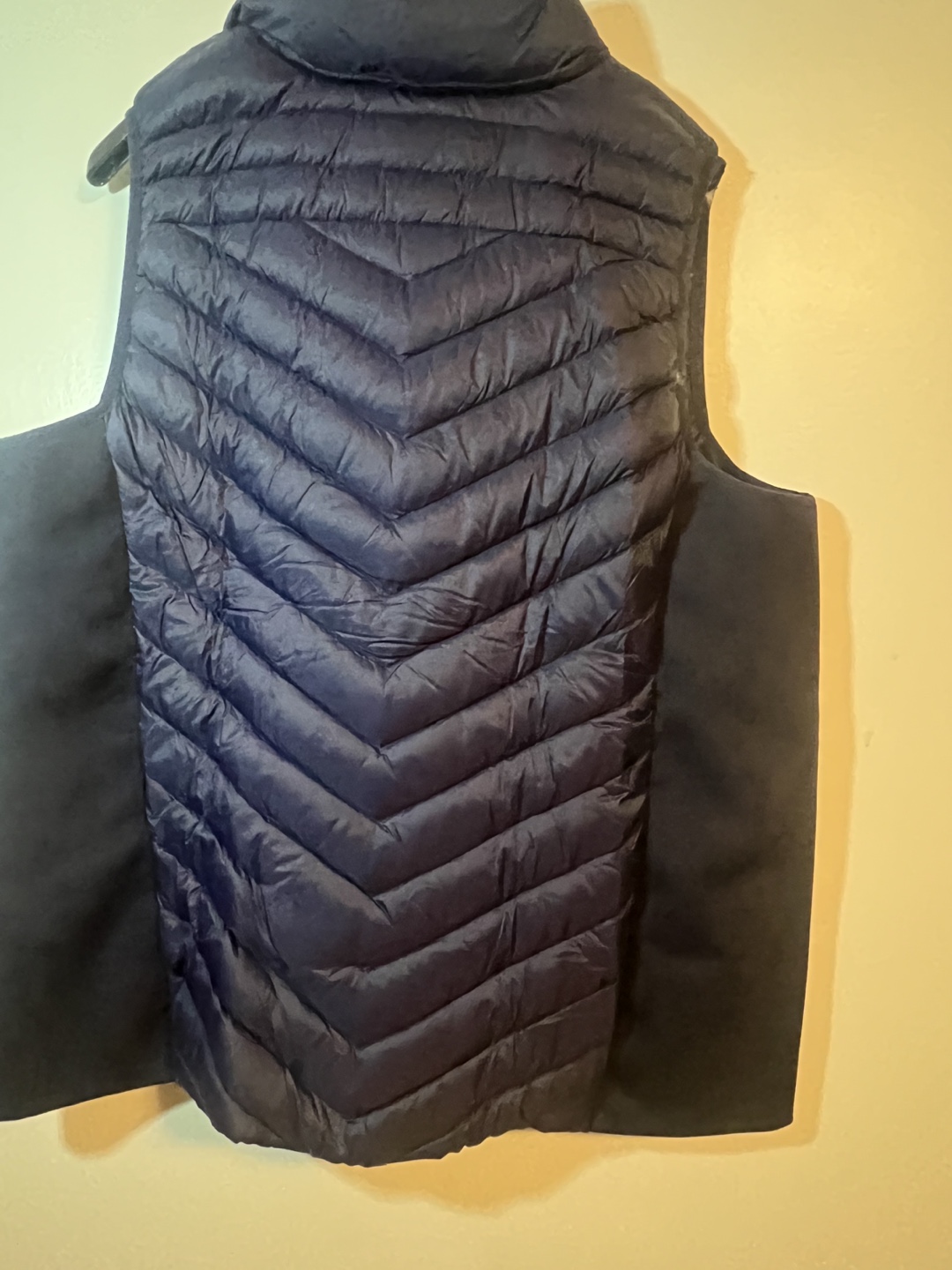 Active Zone Essentials  Quilted Vest - Size Large
