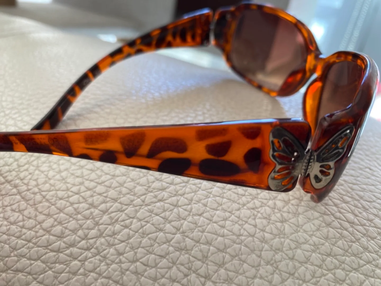 Tortoiseshell Butterfly Sunglasses image indicator(3)