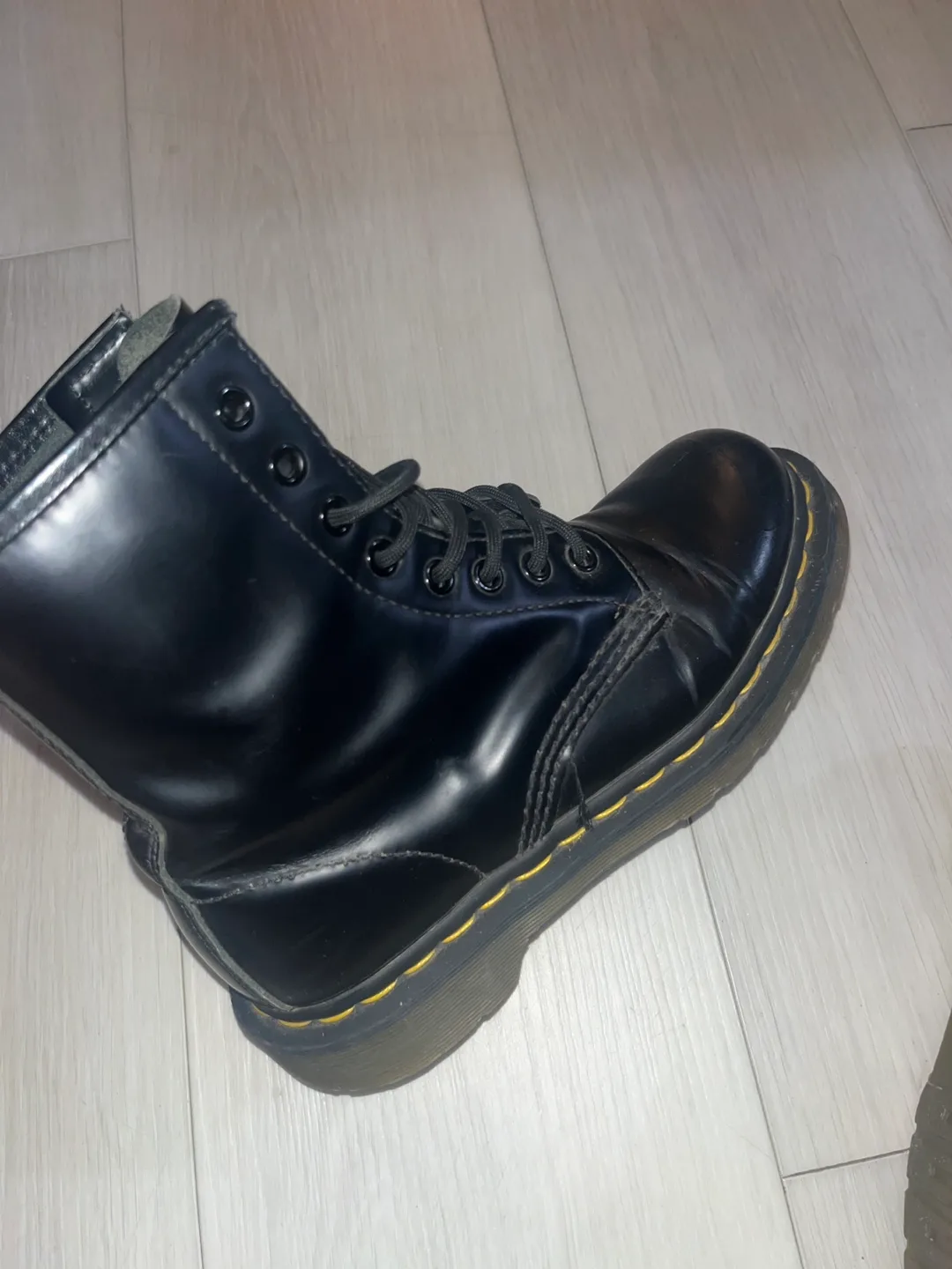 Dr. Martens 1460 Boots image indicator(2)